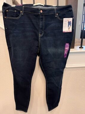 Signature by Levi Strauss Dark Indigo 24 Plus-Size mid-rise Skinny Jeans